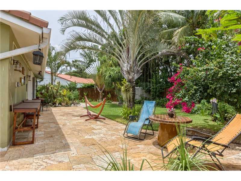 Property Photo: 5651 NE 22nd Way FL 33308