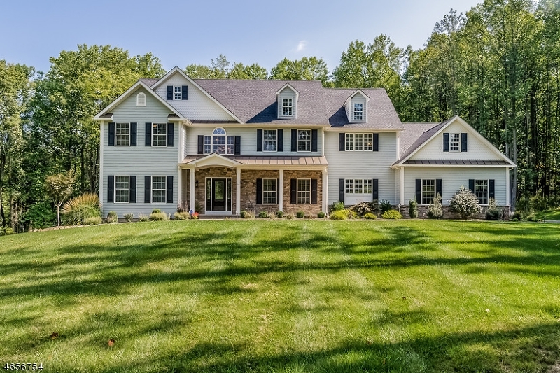 Property Photo:  10 Quaker Ridge Ct  NJ 08867 