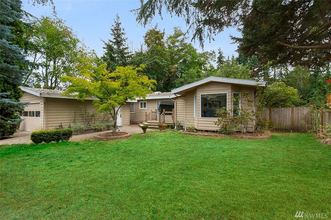 Property Photo:  8055 NE 28th St  WA 98039 