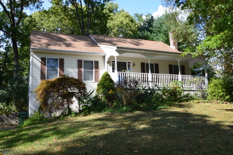 Property Photo:  10 Jones Farm Ln  NJ 07863 