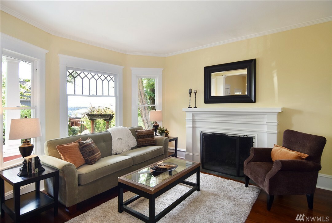 Property Photo: 552 NE 79th St WA 98115