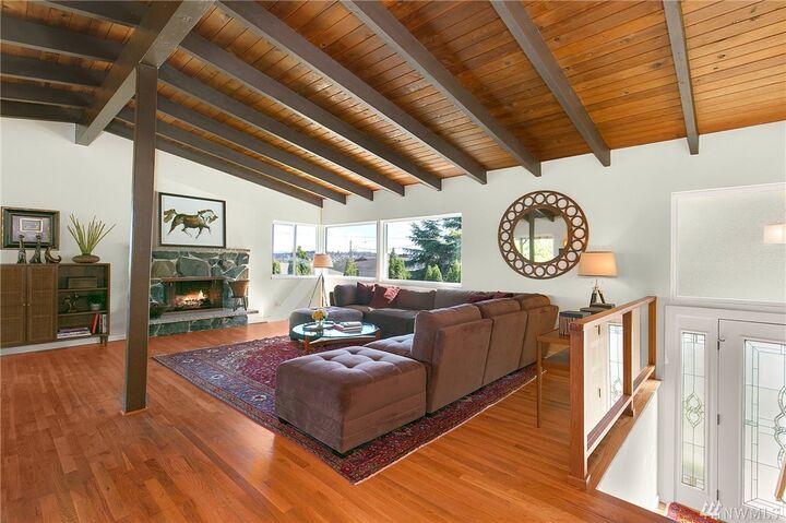 Property Photo:  500 NW 4th Place  WA 98057 