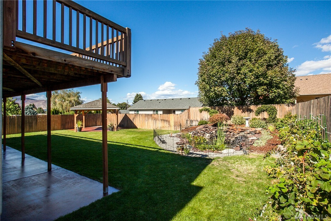 Property Photo: 1825 Bluegrass Ave WA 98802
