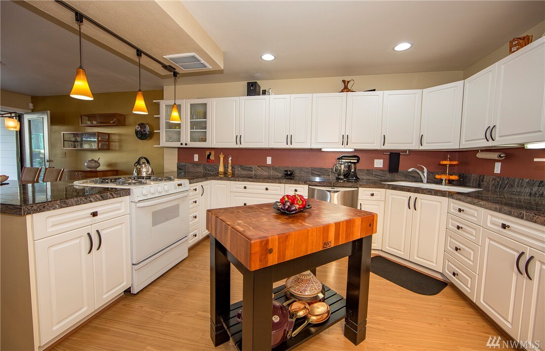 Property Photo: 383 12th Ave NW WA 98027