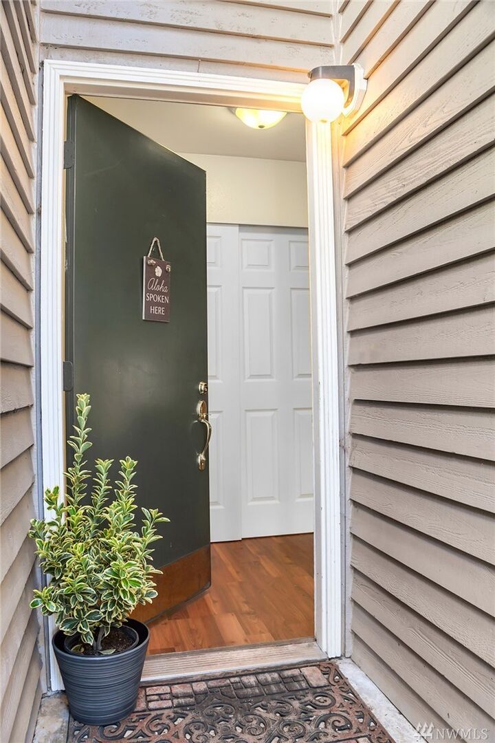 Property Photo: 9934 NE 144th Lane 101 WA 98034