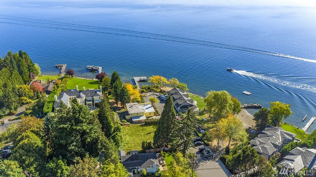 Property Photo:  520 Evergreen Point Rd  WA 98039 