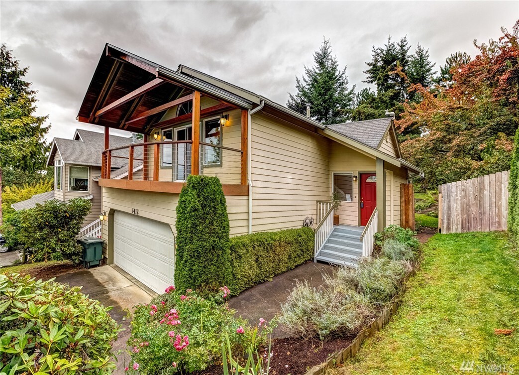 Property Photo: 1412 Toledo St WA 98229