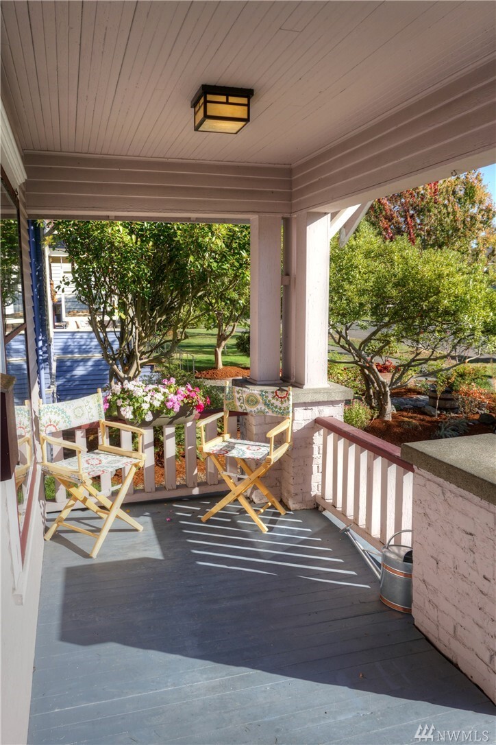 Property Photo: 1422 Rucker Avenue WA 98201