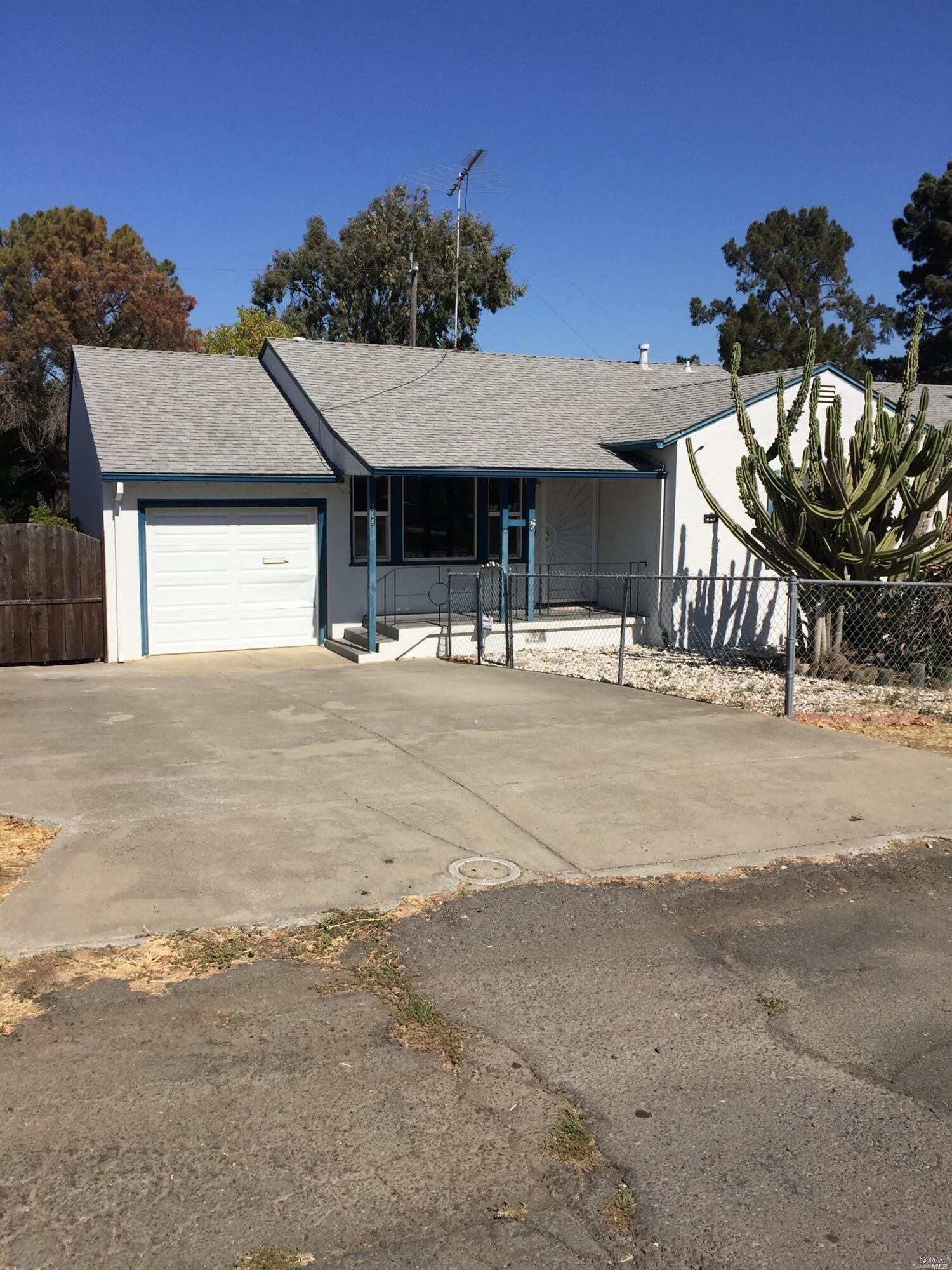 Property Photo: 209 Hermosa Avenue CA 94589