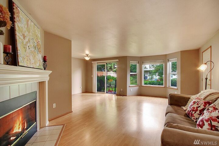 Property Photo: 305 9th St 6 WA 98290