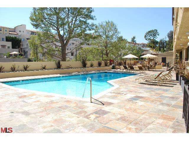 Property Photo: 10982 Roebling Ave 105 CA 90024