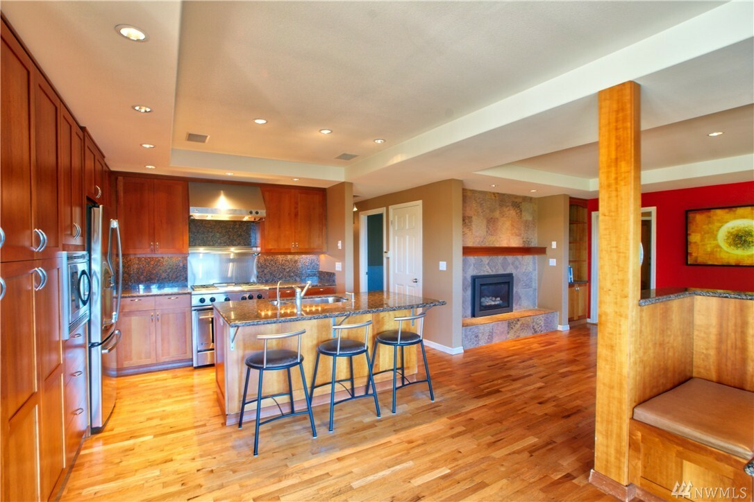 Property Photo: 606 Marine View Place WA 98275