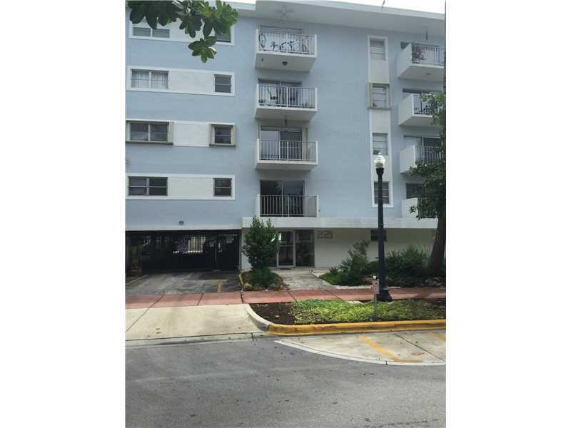 Property Photo: 221 Meridian Av 208 FL 33139