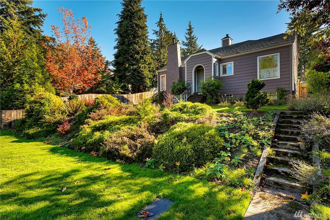 Property Photo:  1516 Lakeway Dr  WA 98229 