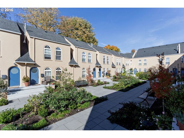 909 NE Brazee St 1  Portland OR 97212 photo