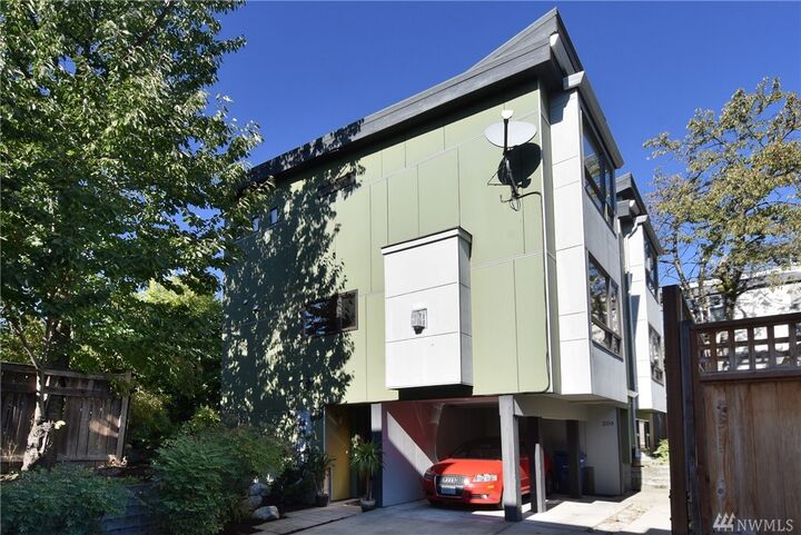 207 20th Ave  Seattle WA 98122 photo