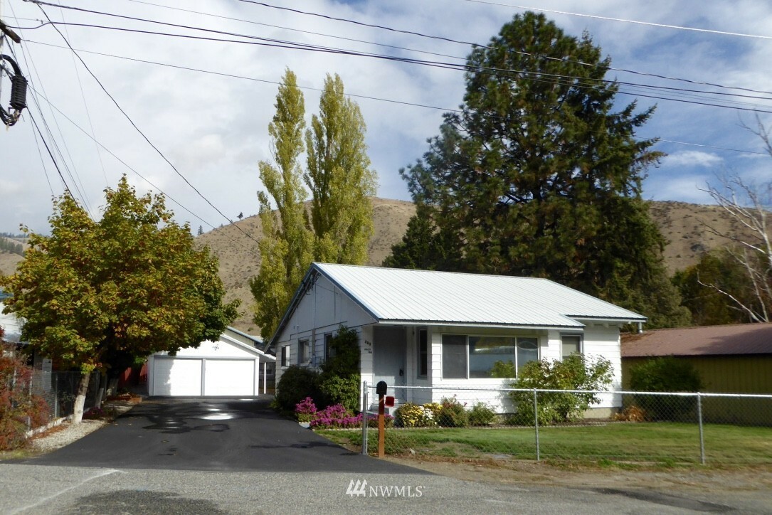 Property Photo:  203 E Parkhill Street  WA 98815 