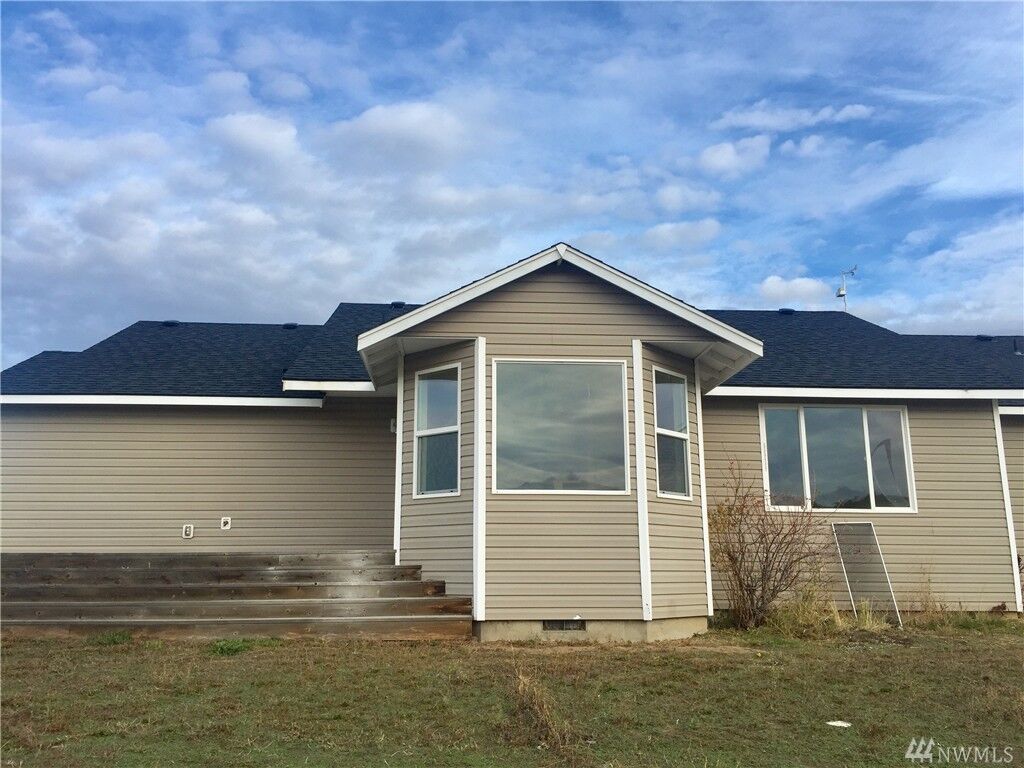 Property Photo: 341 Saddle Rock Dr WA 98926