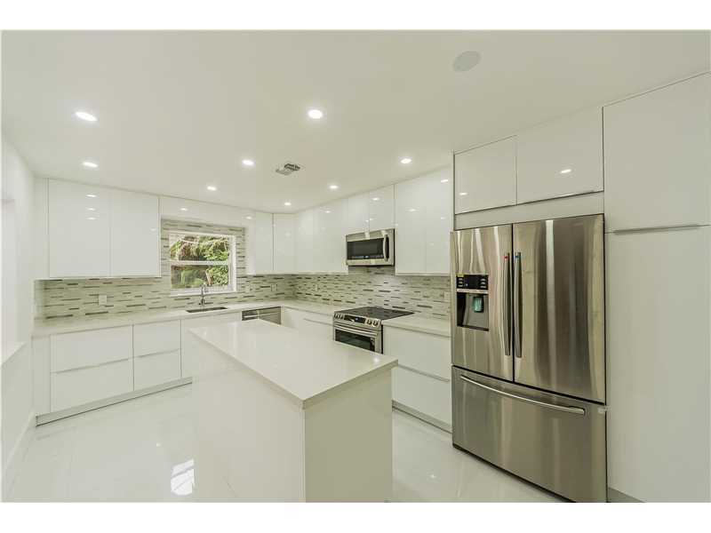 Property Photo: 740 Madeira Ave FL 33134
