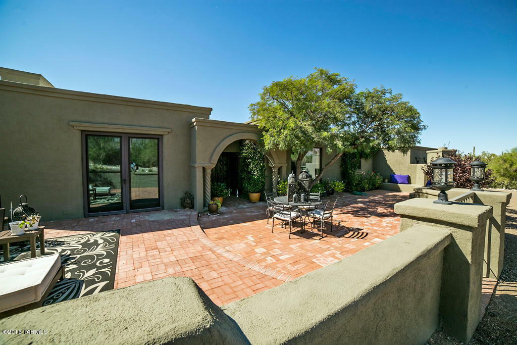 Property Photo:  2030 E Cerrada Nopal  AZ 85718 