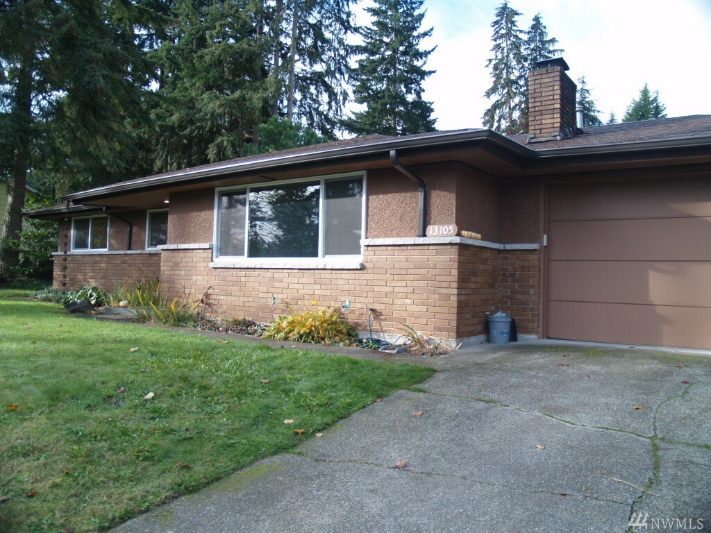 Property Photo: 13105 162 Ave SE WA 98059