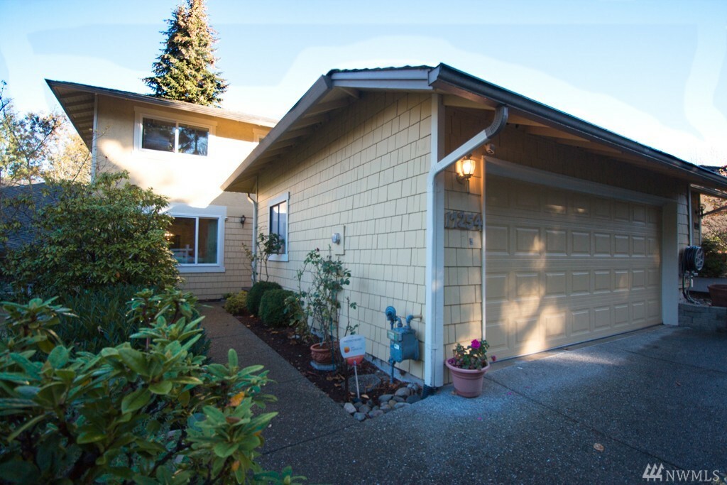 Property Photo:  17254 NE 27th Ct  WA 98052 