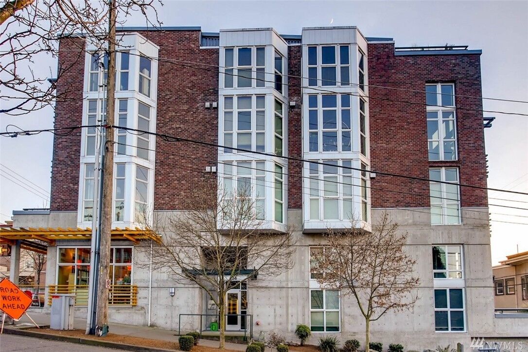 Property Photo: 125 E Lynn Street 104 WA 98102