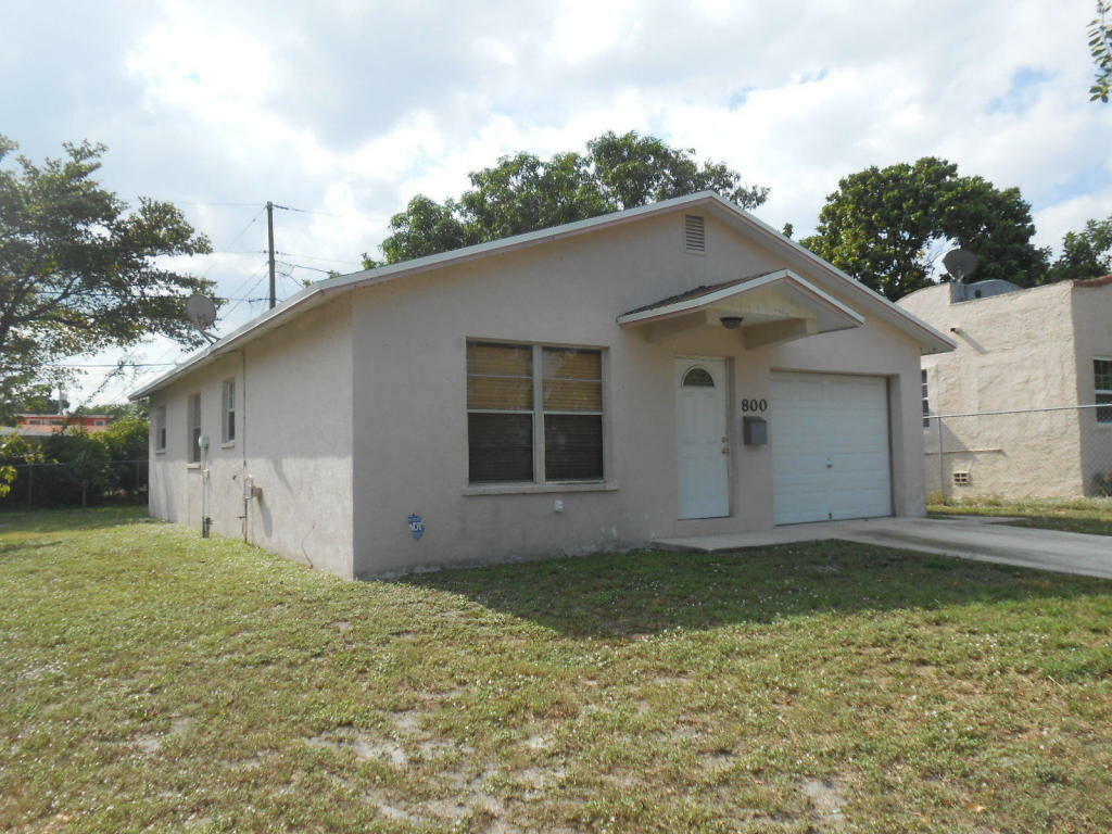 Property Photo: 800 30th Court FL 33407
