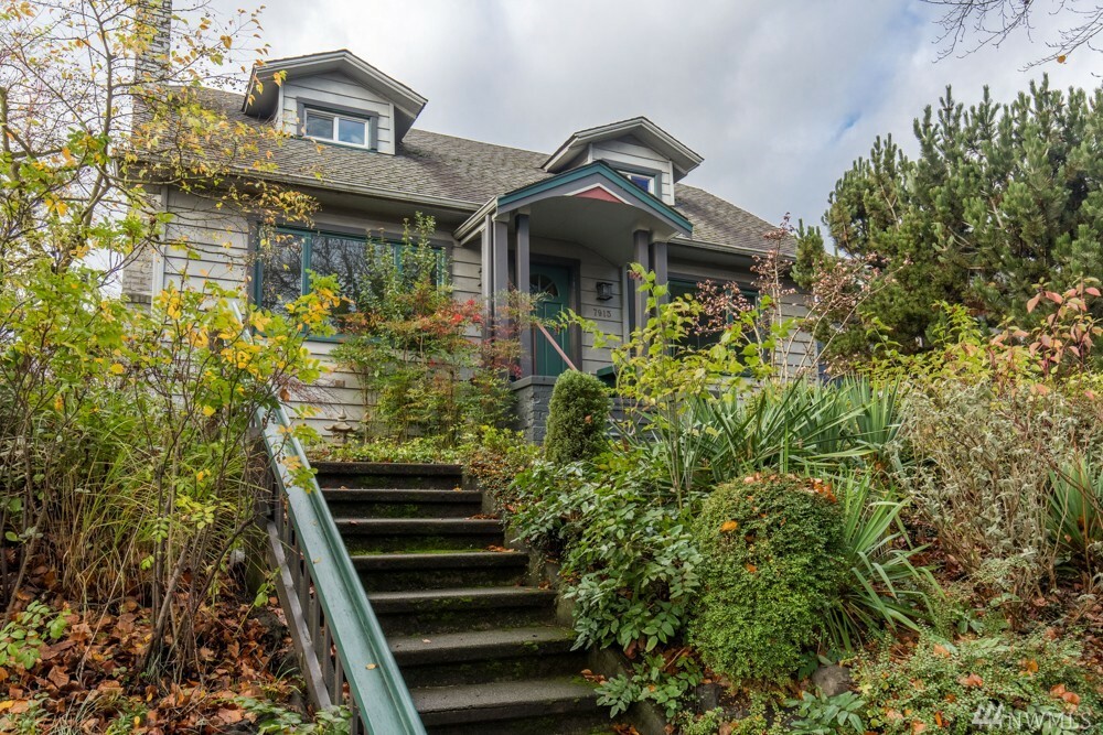 Property Photo: 7915 Greenwood Ave N WA 98103