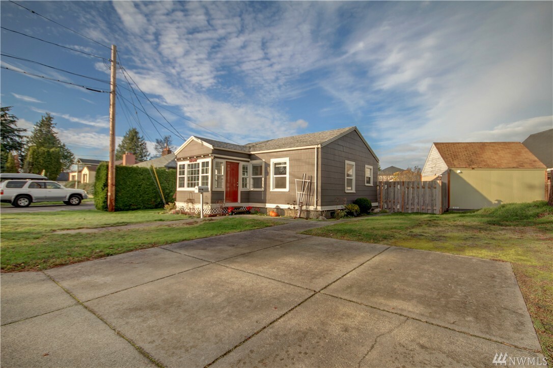 Property Photo:  1408 W Connecticut St  WA 98225 