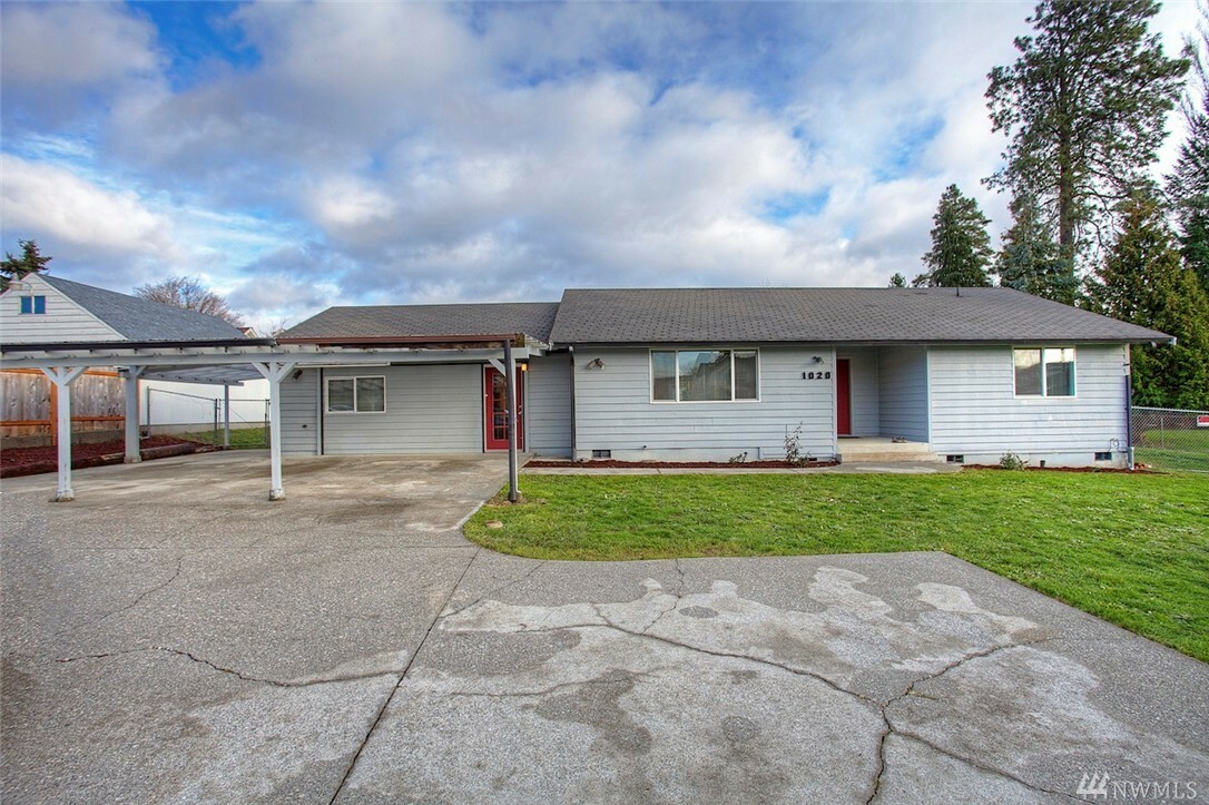 Property Photo:  1020 S 76th St  WA 98408 