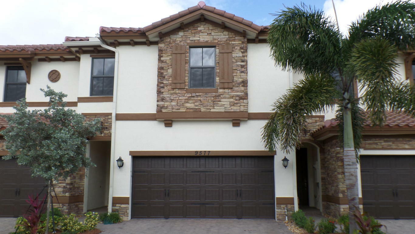 Property Photo:  9577 S Town Parc Circle  FL 33076 