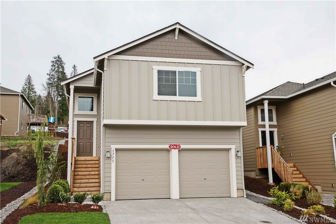 Property Photo:  1717 70th Ave SE  WA 98258 