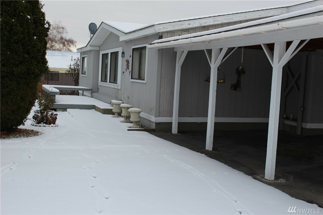 Property Photo: 1135 Foothills Lane 18 WA 98801