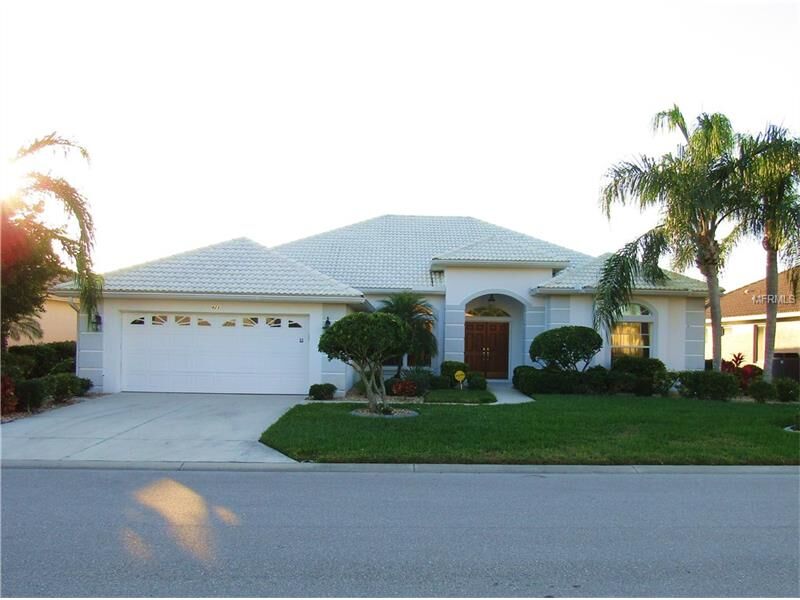 Property Photo: 423 Pebble Creek Court FL 34285