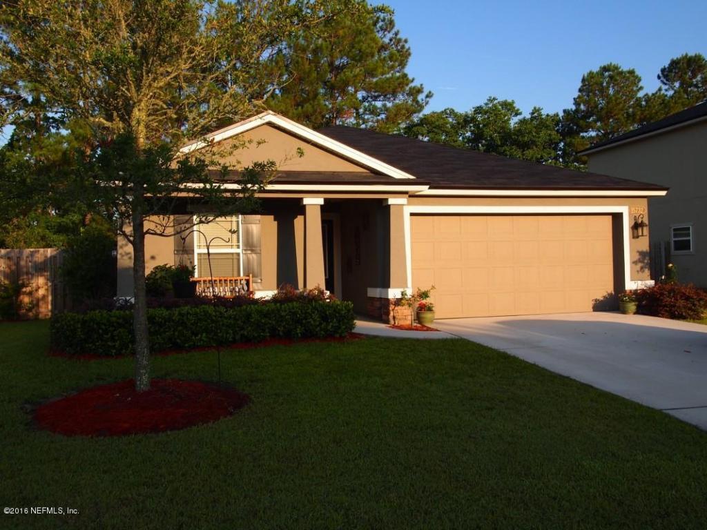Property Photo: 15732 Canoe Creek Drive FL 32218