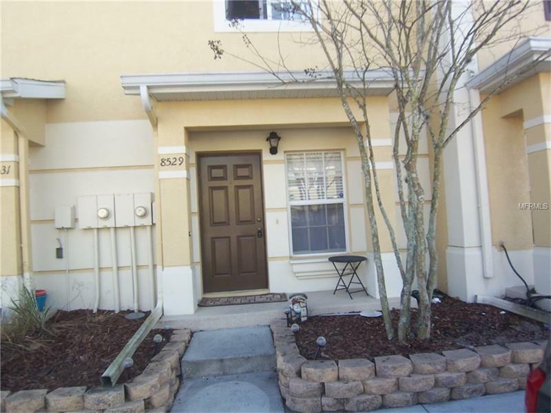 Property Photo: 8529 Gablebend Way FL 33647