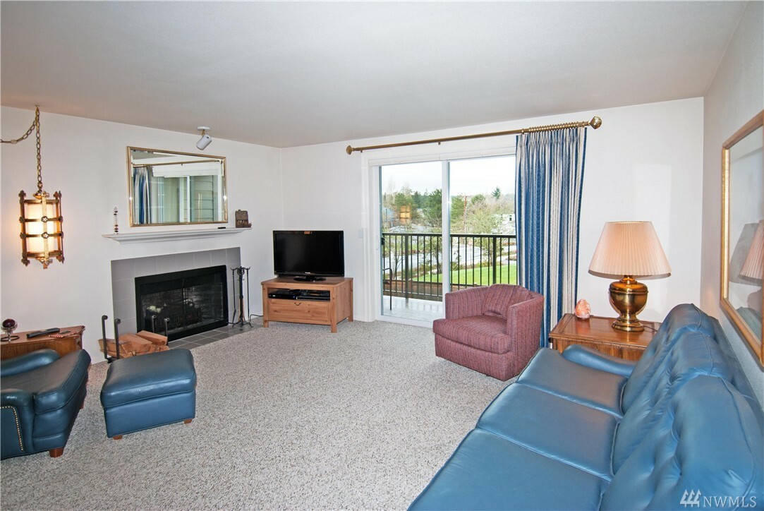 Property Photo:  4316 W Lake Sammamish Pkwy SE H-201  WA 98027 