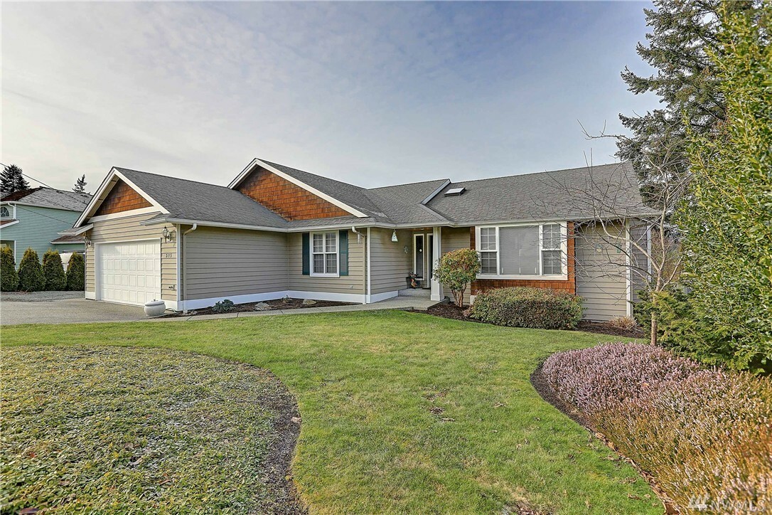 Property Photo:  315 Heather Dr  WA 98282 