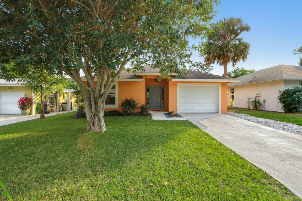 Property Photo:  3018 SE Waveland Place  FL 34996 