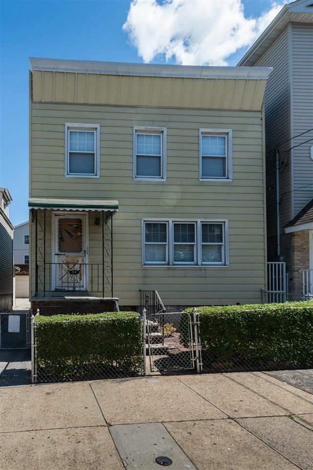 Property Photo: 34 Thorne St NJ 07307-2813