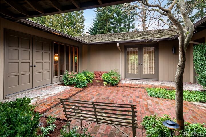 Property Photo:  8612 NE 14th St  WA 98004 