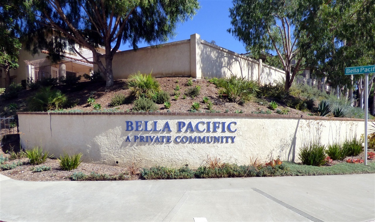 Property Photo:  4855 Bella Pacific Row 124  CA 92109 