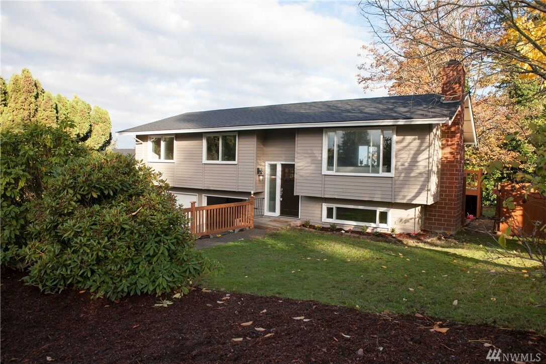 Property Photo:  1612 S 254th Place  WA 98198 