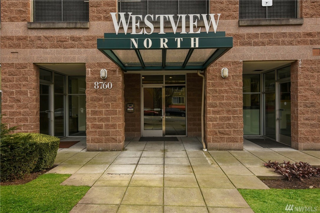 Property Photo: 8760 Greenwood Ave N 401 WA 98103