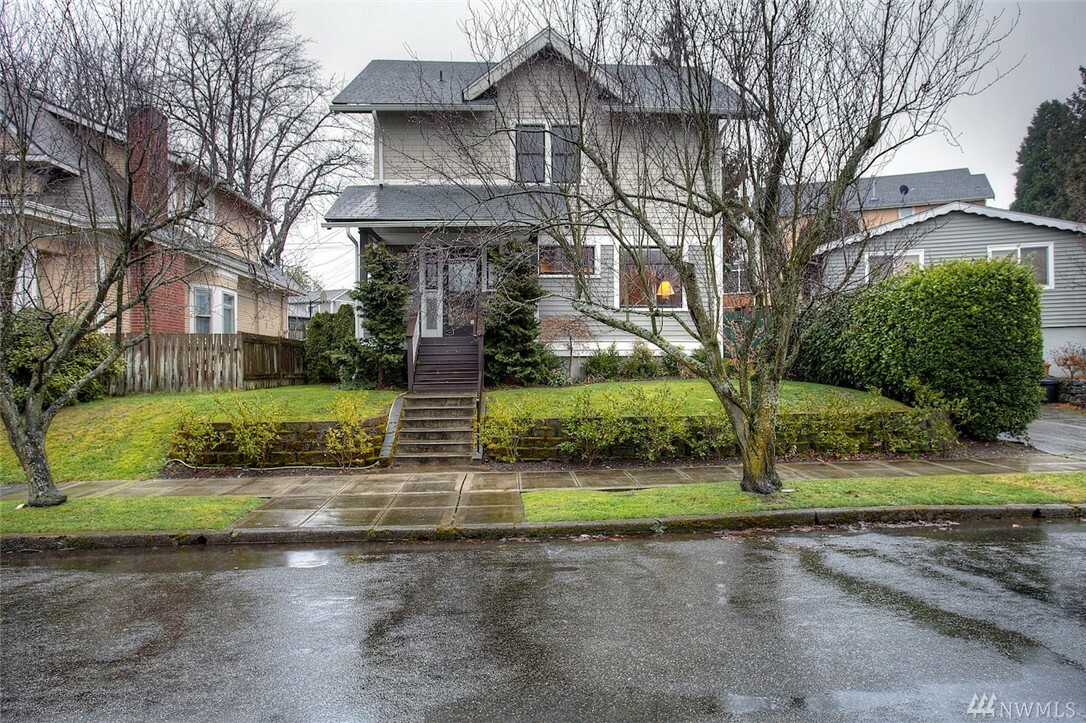 Property Photo:  1115 N Steele St  WA 98406 