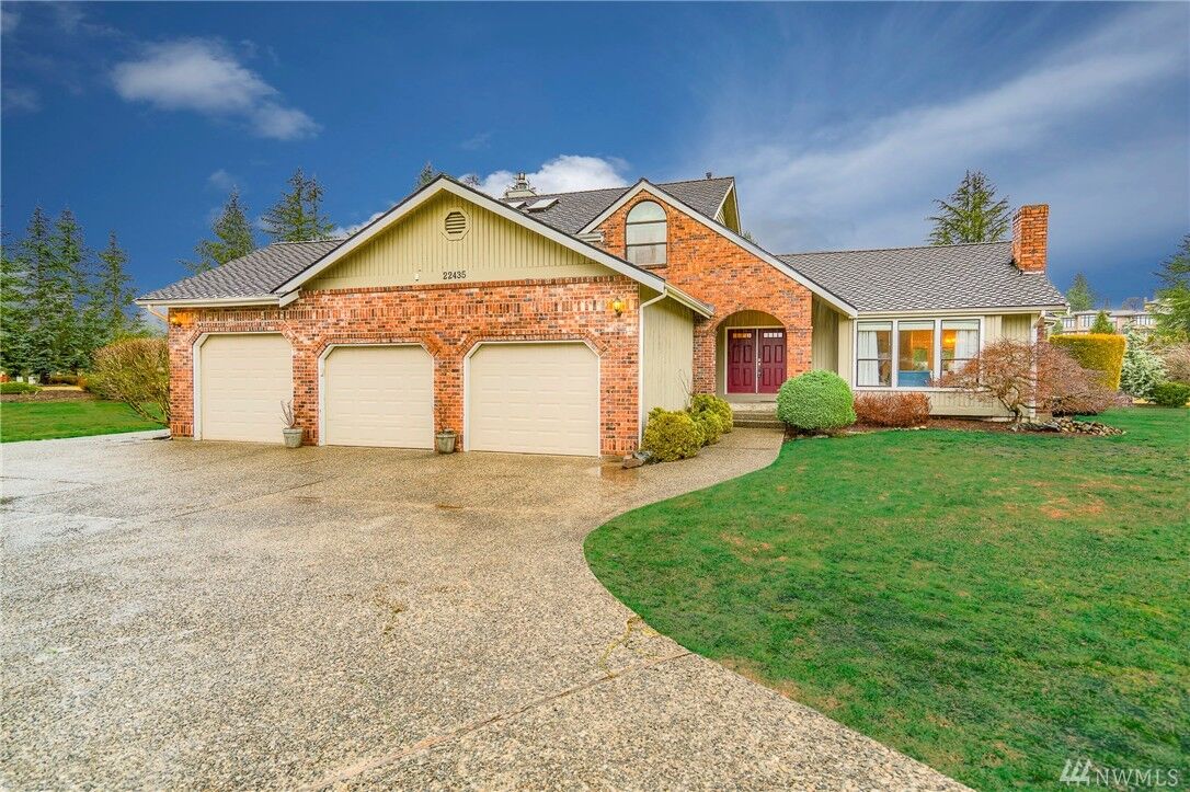 Property Photo:  22435 236th Ave SE  WA 98038 
