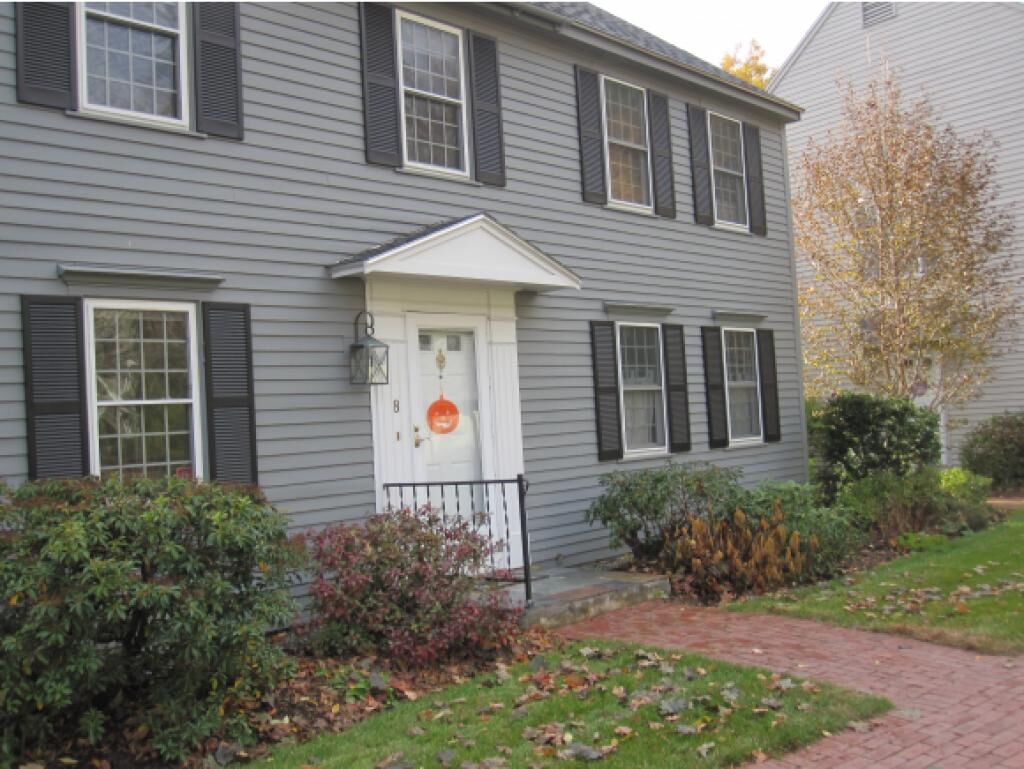 Property Photo:  8 Governor Square 8  NH 03458 