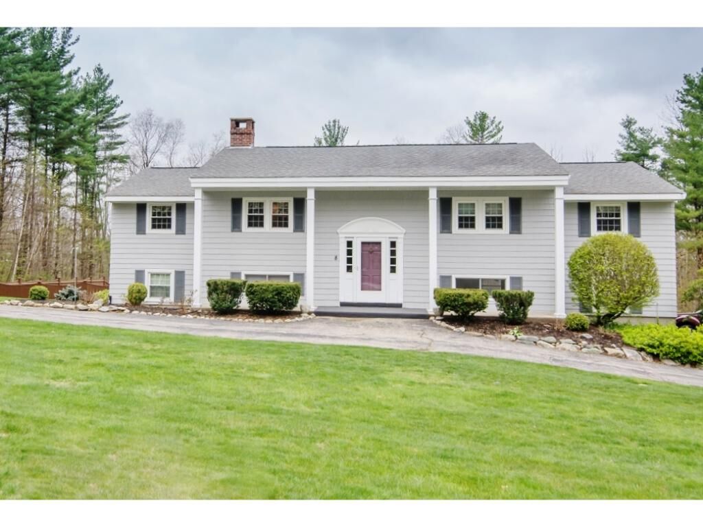 Property Photo:  8 Woodside Way  NH 03811 