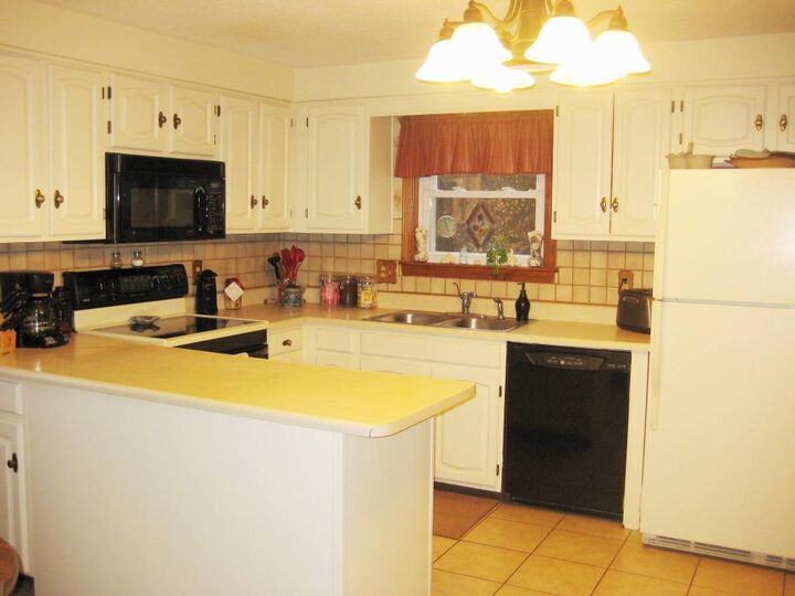 Property Photo:  13 Spruce Lane  NH 03032 